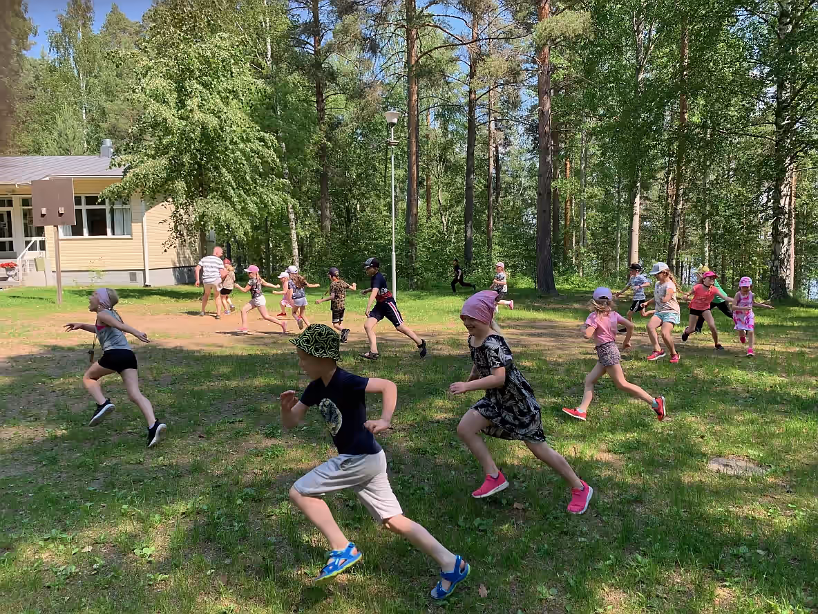 Kesäleiri opistolla